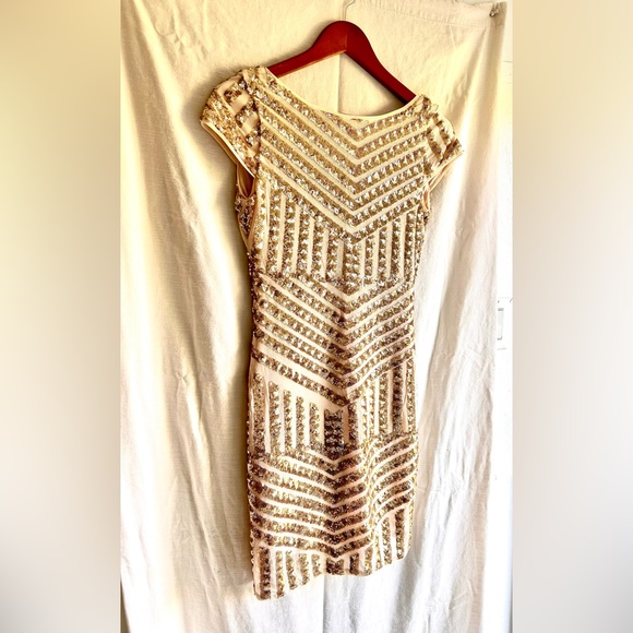 Gold sequin dress with low back - Picture 4 of 15